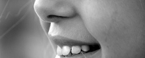 鼻子痒是发财的预兆吗 鼻子痒的民间说法与科学解释